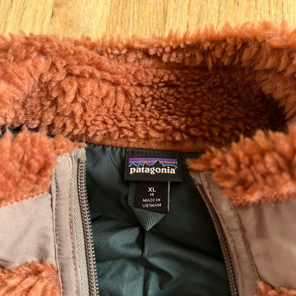 Gorgeous Brown Patagonia Vest! - Picture 3 of 4